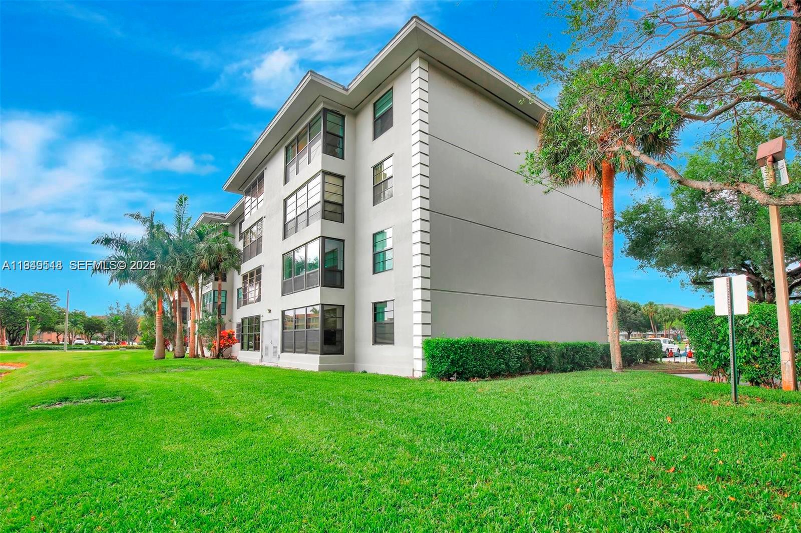 1532 Whitehall Dr # 202, Davie FL 33324