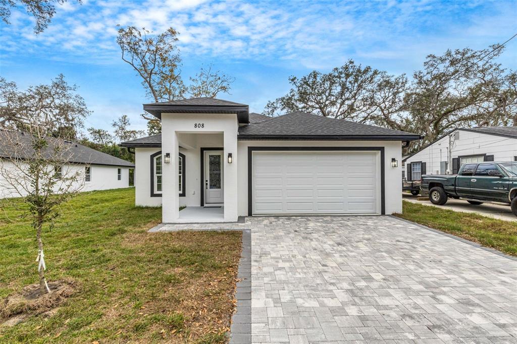 808 W LOWRY LANE