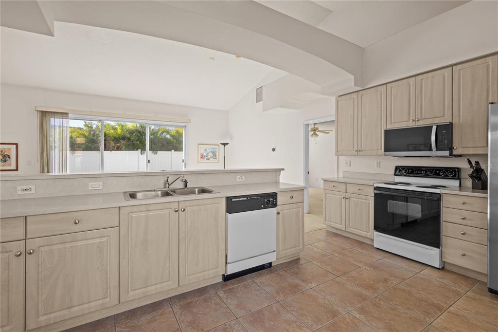 3804 ISLAMORADA DRIVE, ORMOND BEACH, FL — photo 3 of 30
