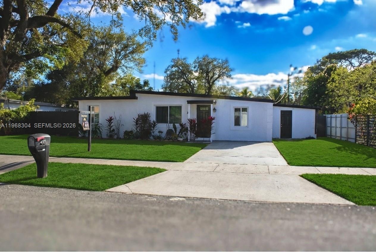36 Miami Gardens Rd, West Park FL 33023