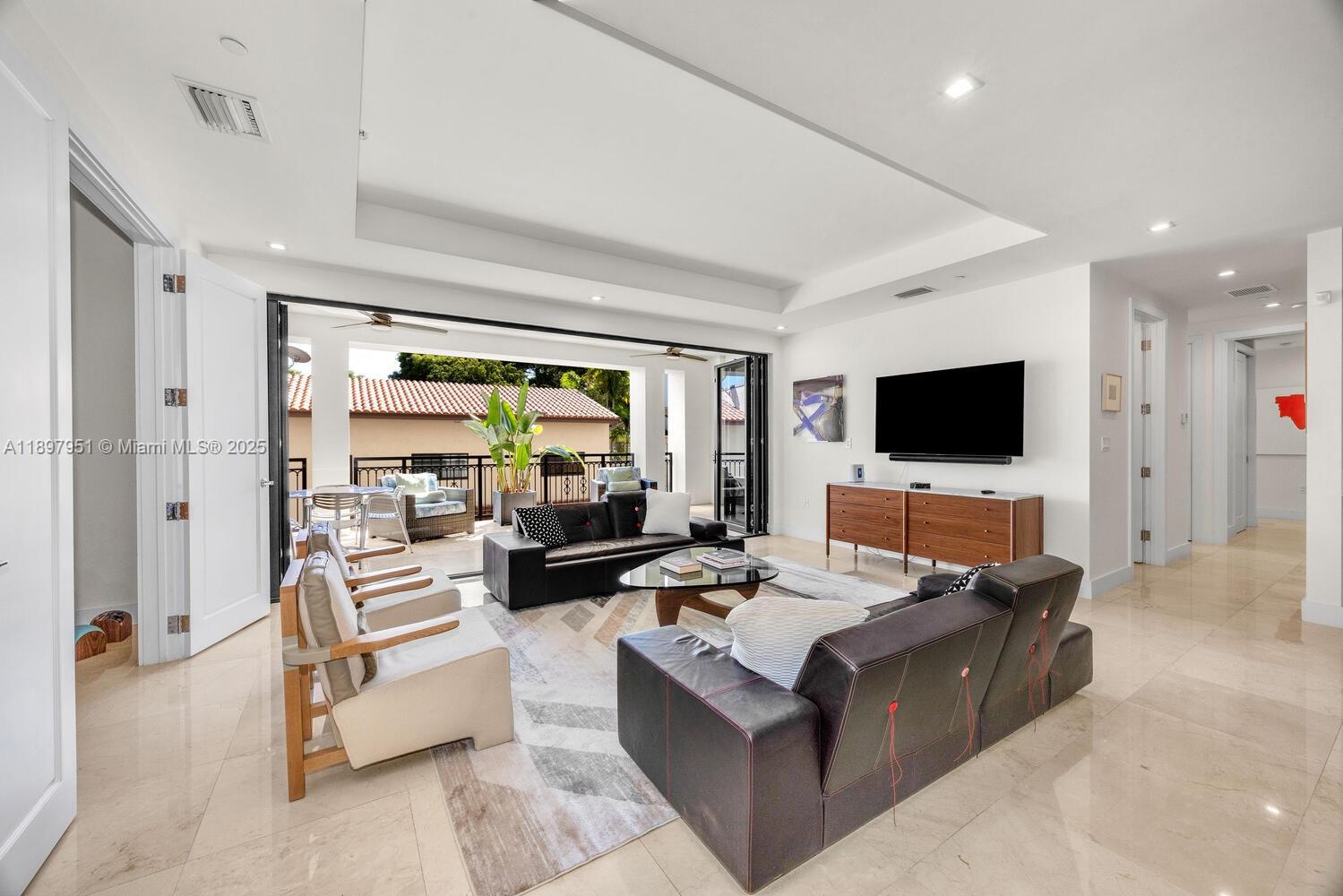 718 Valencia Ave # 207, Coral Gables FL 33134