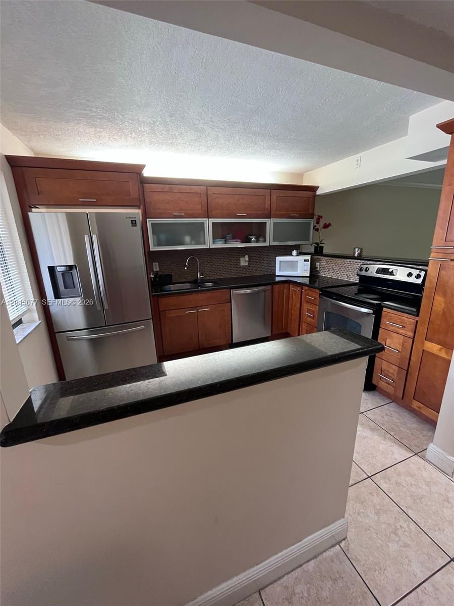 197 Lakeview Dr # 105, Weston FL 33326
