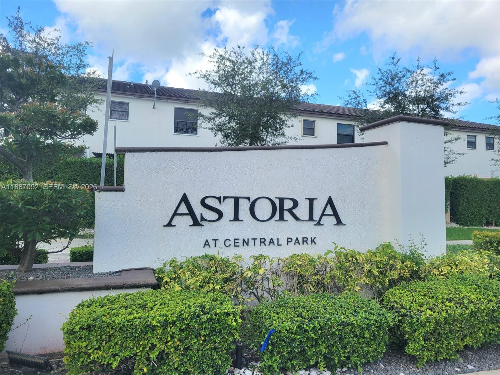 8860 NW 103rd Path, Doral FL 33178