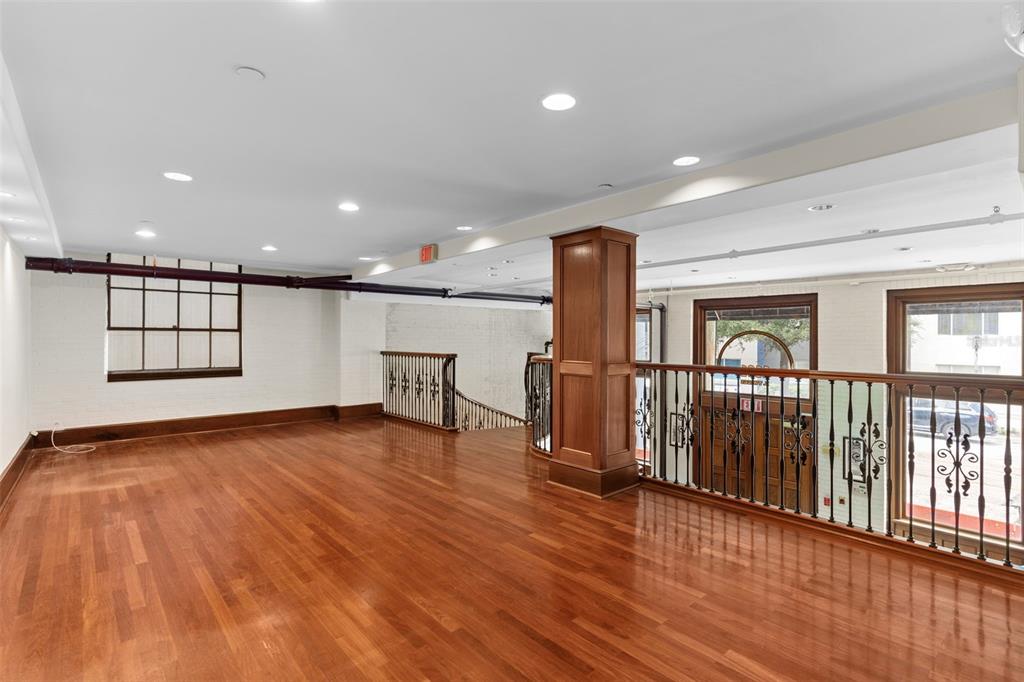 1121 E TWIGGS STREET 2ND FLR