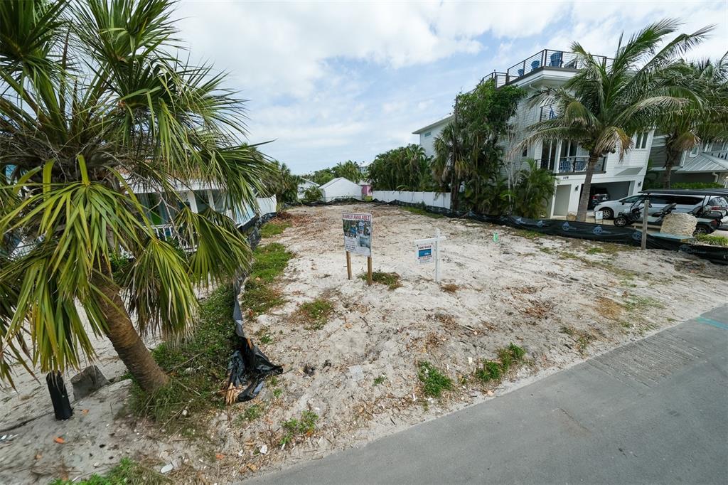 106 S 11TH, BRADENTON BEACH, FL — photo 5 of 26