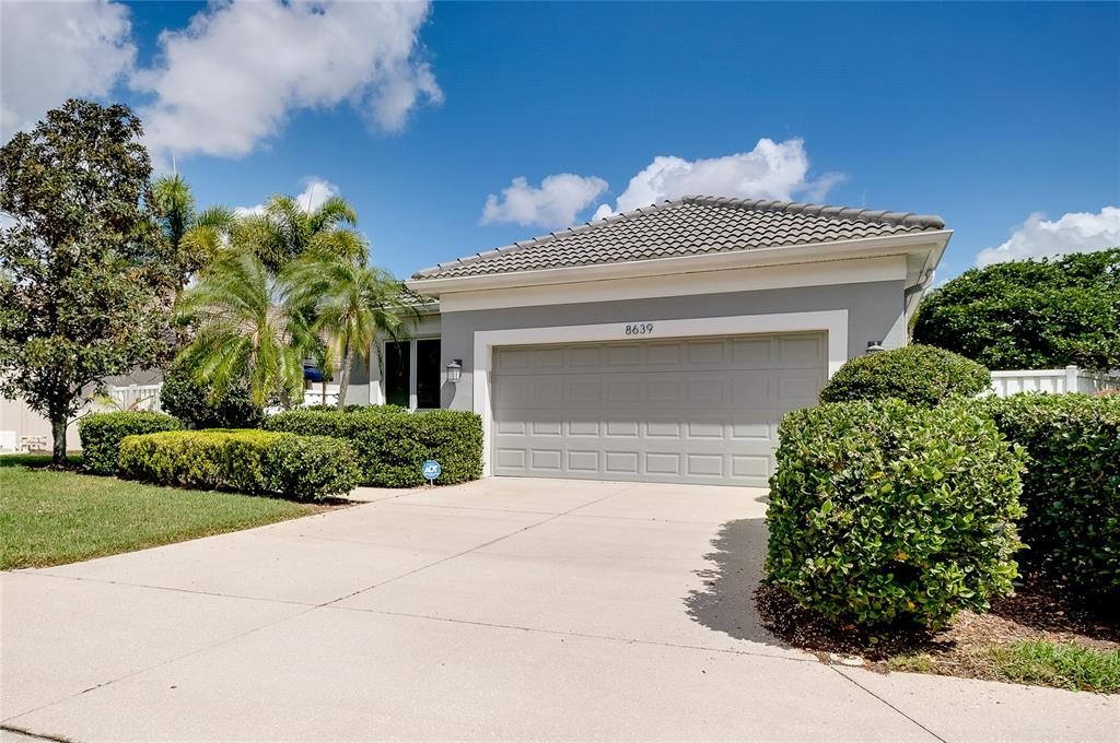 8639 54TH AVENUE CIRCLE E, BRADENTON, FL — photo 2 of 30