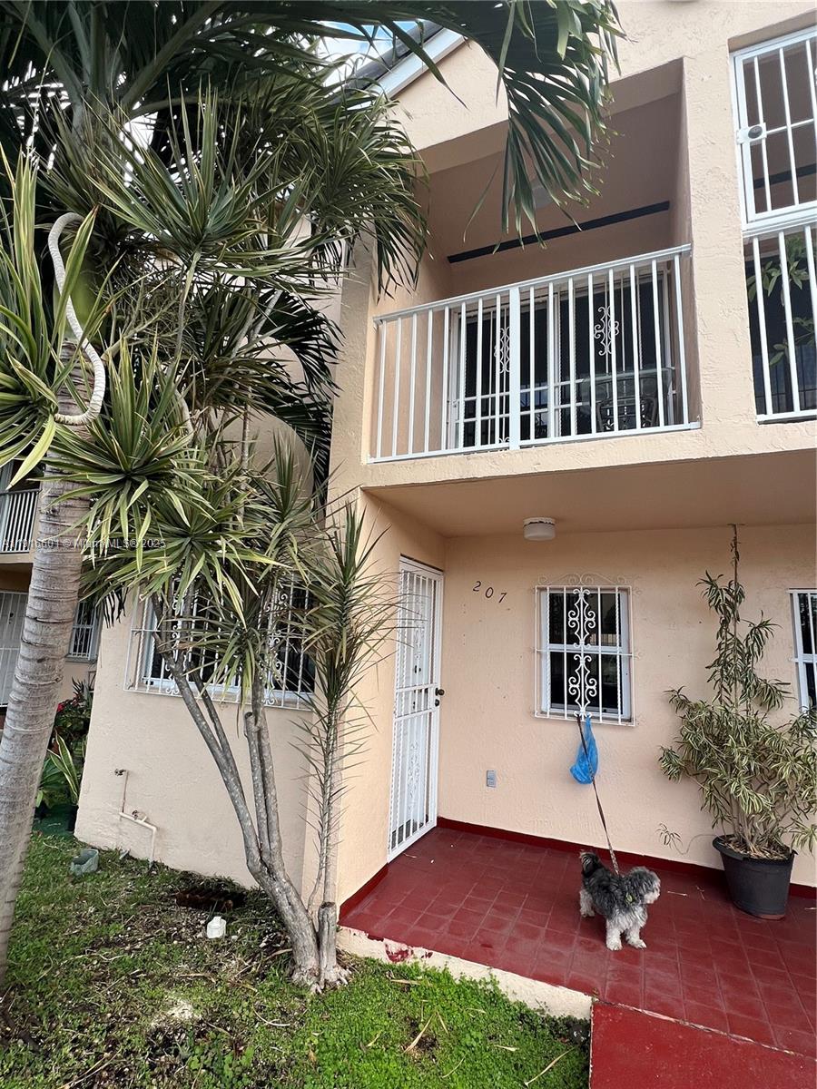 2600 NW 28th St # 2, Miami FL 33142