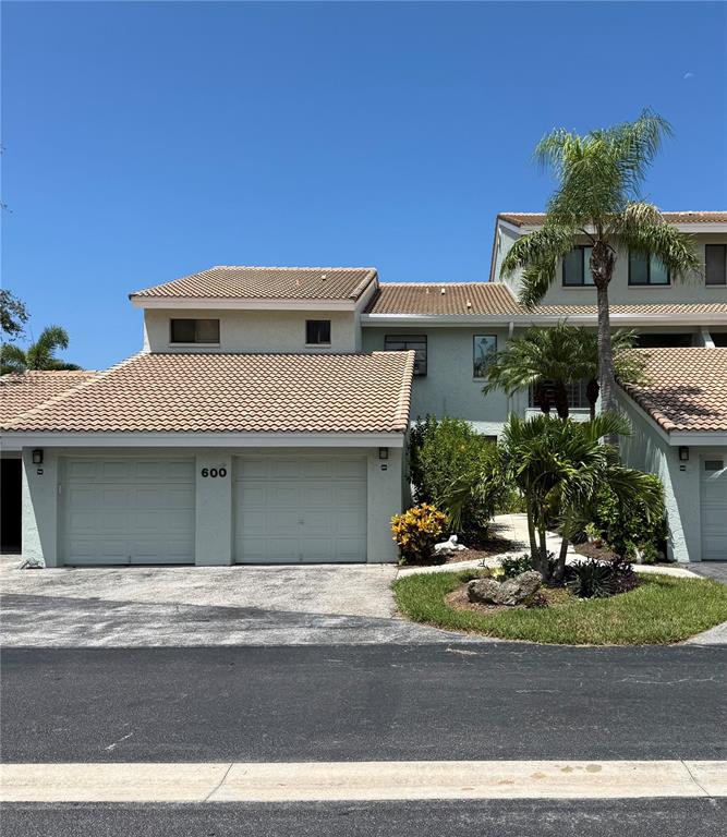 600 CARRIAGE HOUSE LANE UNIT 201