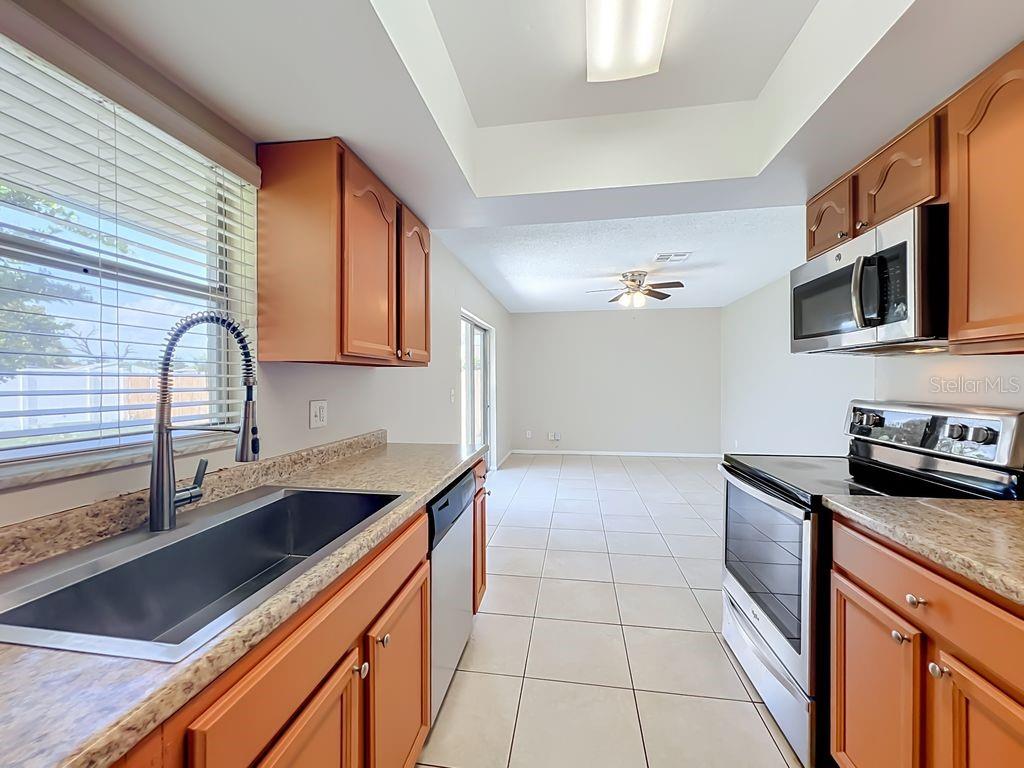 573 BENJAMIN FRANKLIN PLACE, ORLANDO, FL — photo 5 of 30