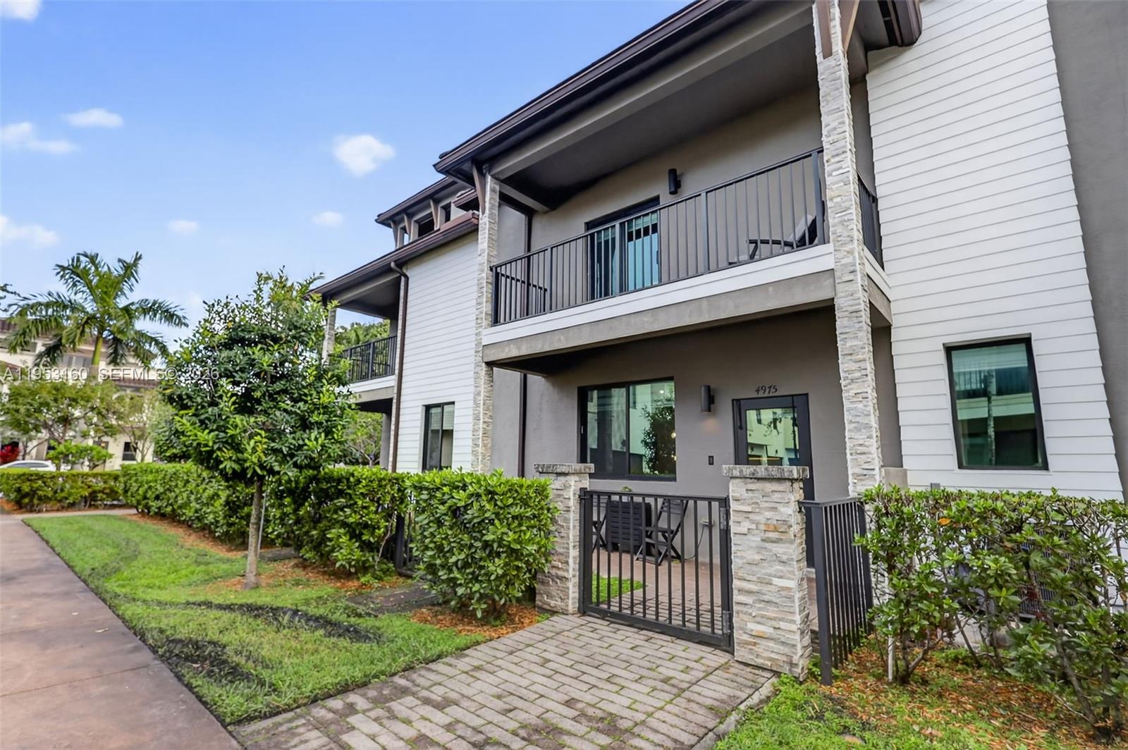 4975 NW 83rd Path, Doral FL 33166