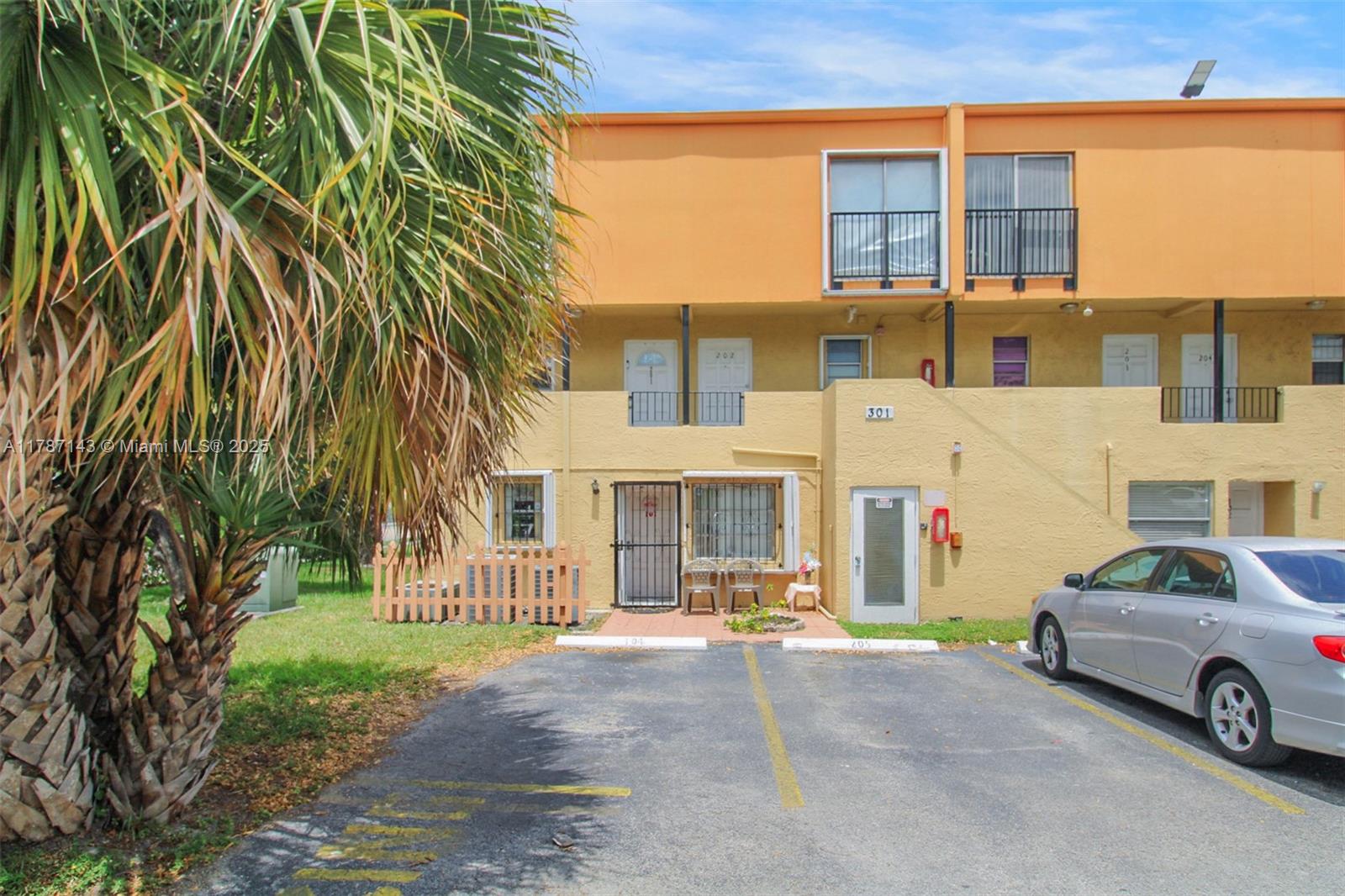 301 NW 109th Ave # 201, Miami FL 33172
