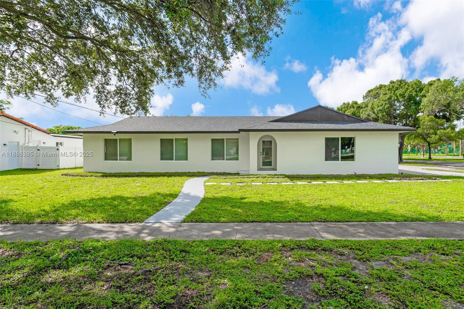 5360 SW 9th St, Plantation FL 33317