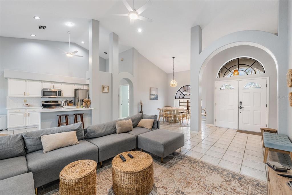821 GREENVIEW DR, APOLLO BEACH, FL — photo 3 of 29