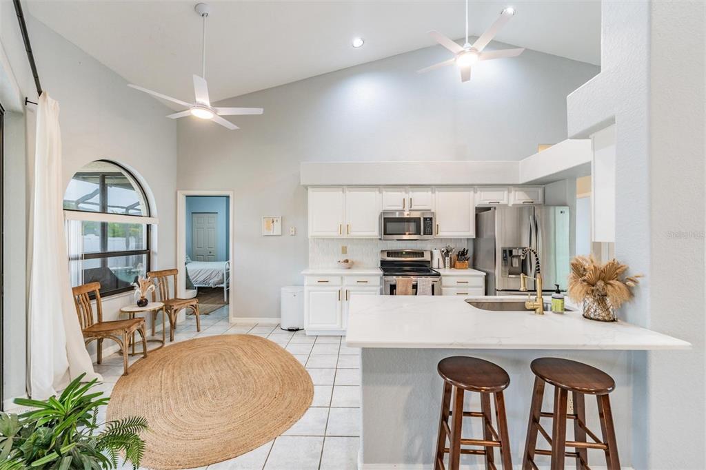 821 GREENVIEW DR, APOLLO BEACH, FL — photo 4 of 29