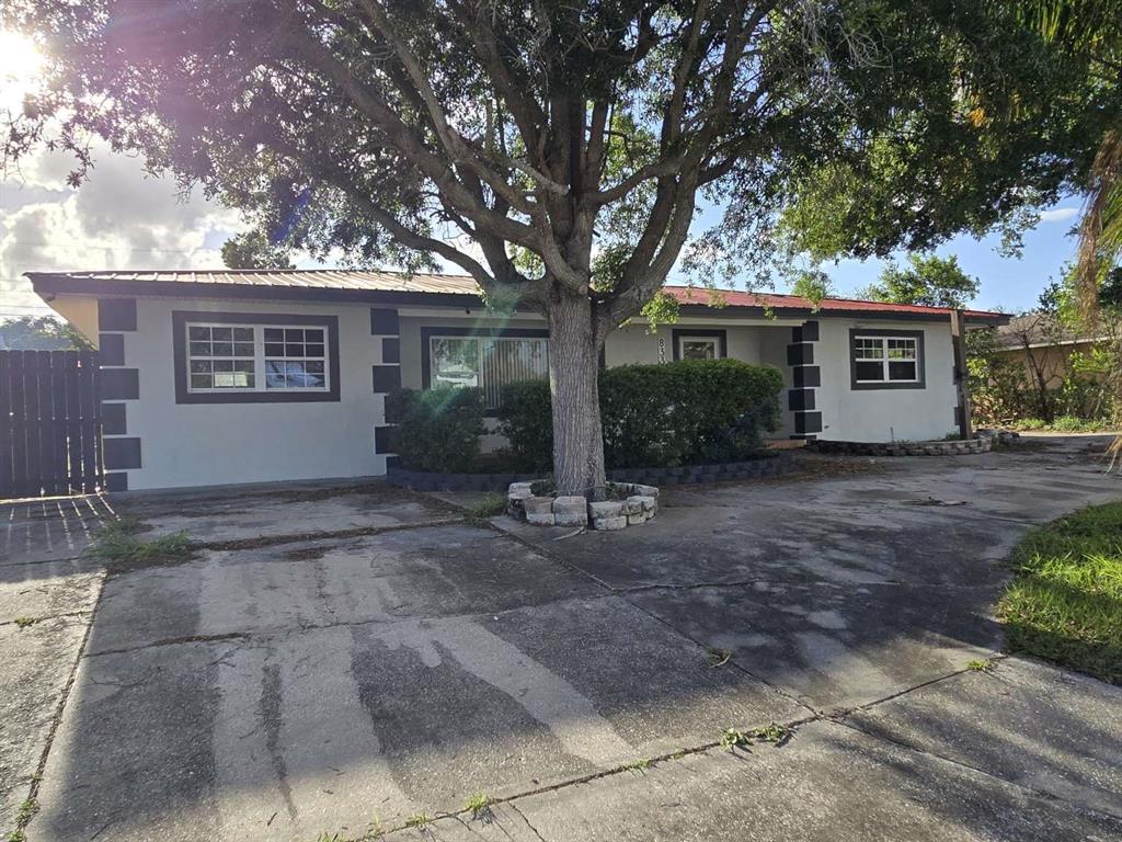 833 SHERWOOD DRIVE