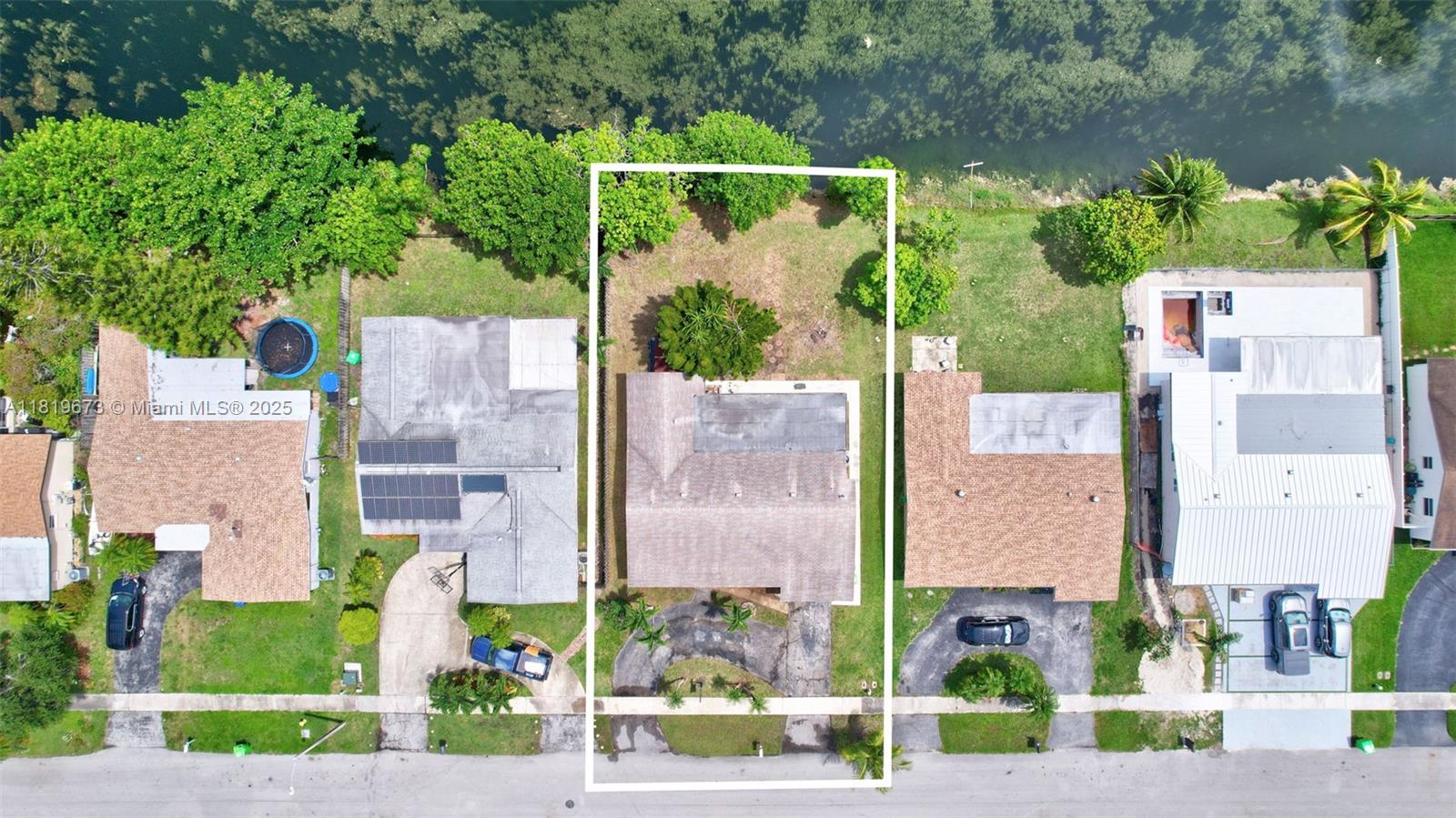 9579 NW 26th Pl, Sunrise FL 33322