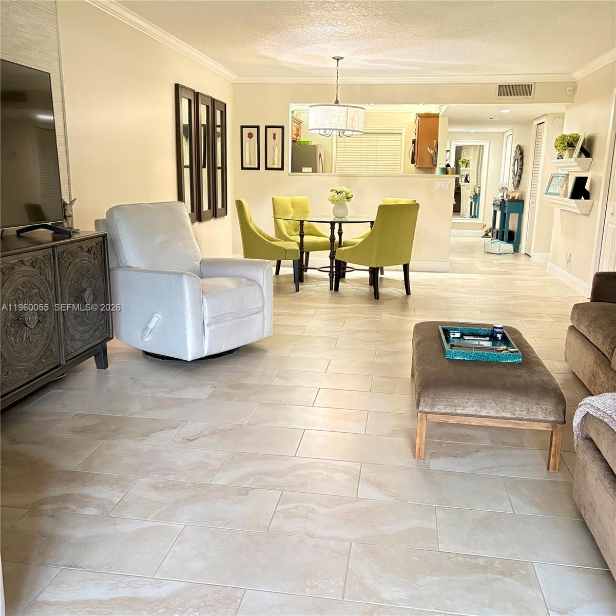 437 Lakeview Dr # 104, Weston FL 33326