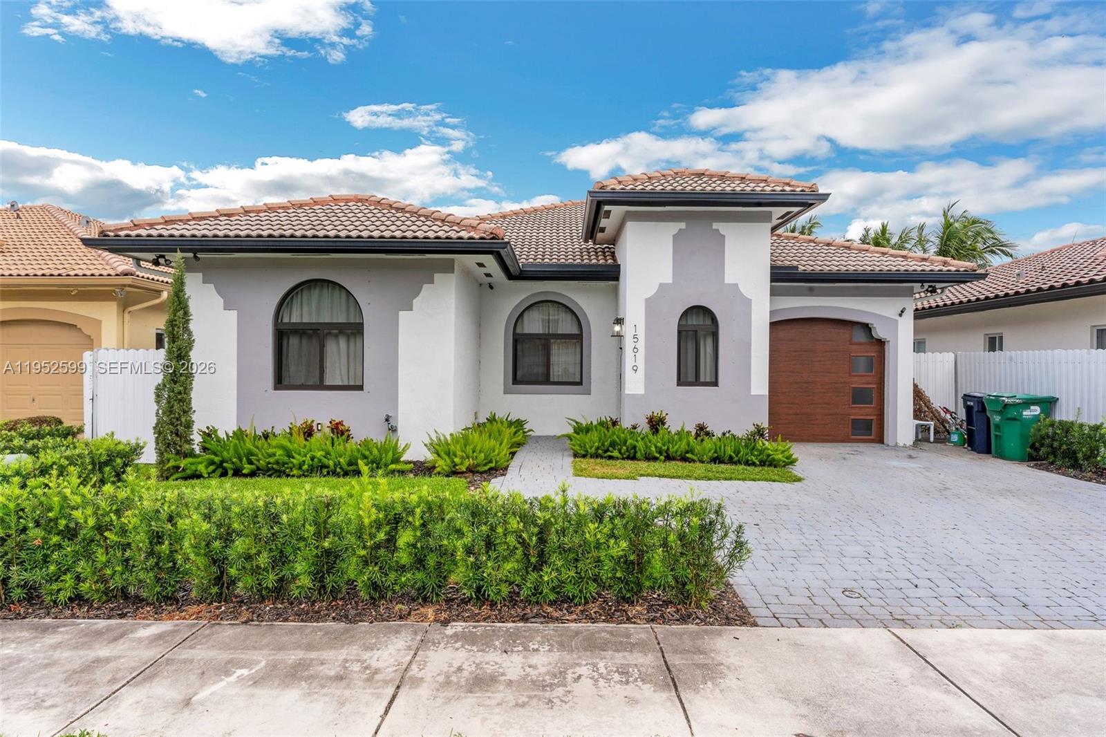 15619 SW 14th St, Miami FL 33194