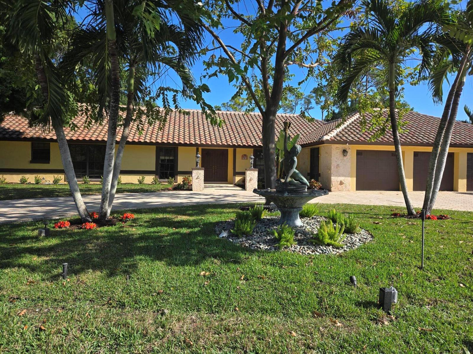 581 S Country Club Drive, Atlantis FL 33462