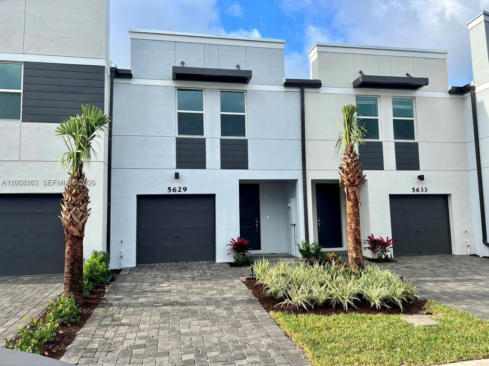 5629 Mentmore Dr, Mangonia Park FL 33407