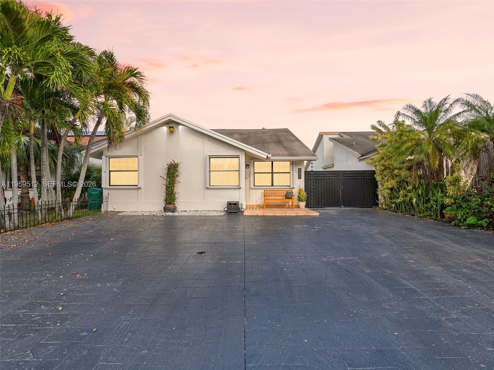 951 SW 124th Ct, Miami FL 33184