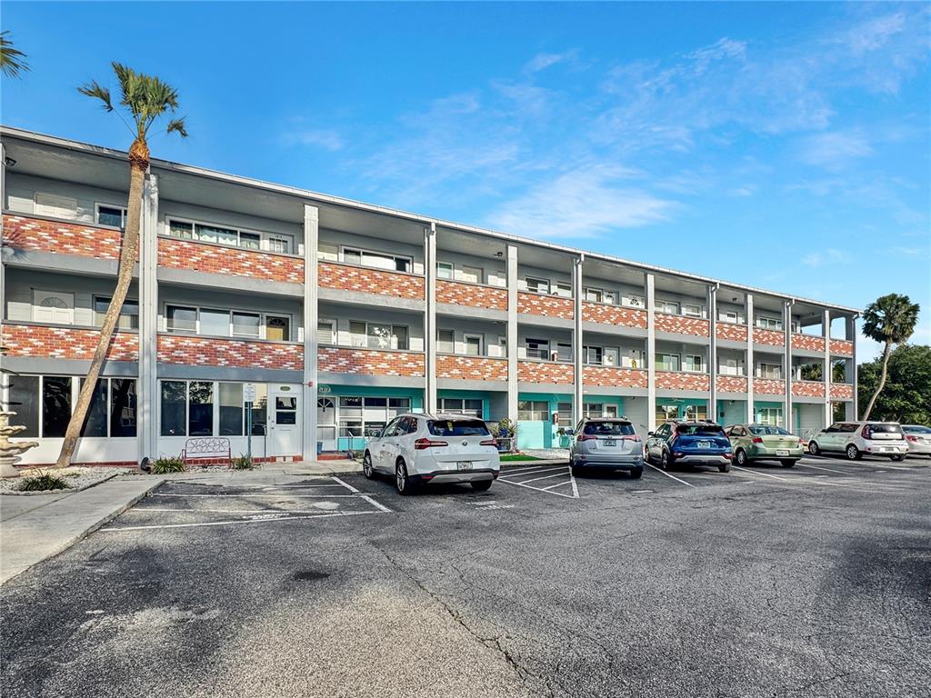 4300 58TH STREET N UNIT 1915