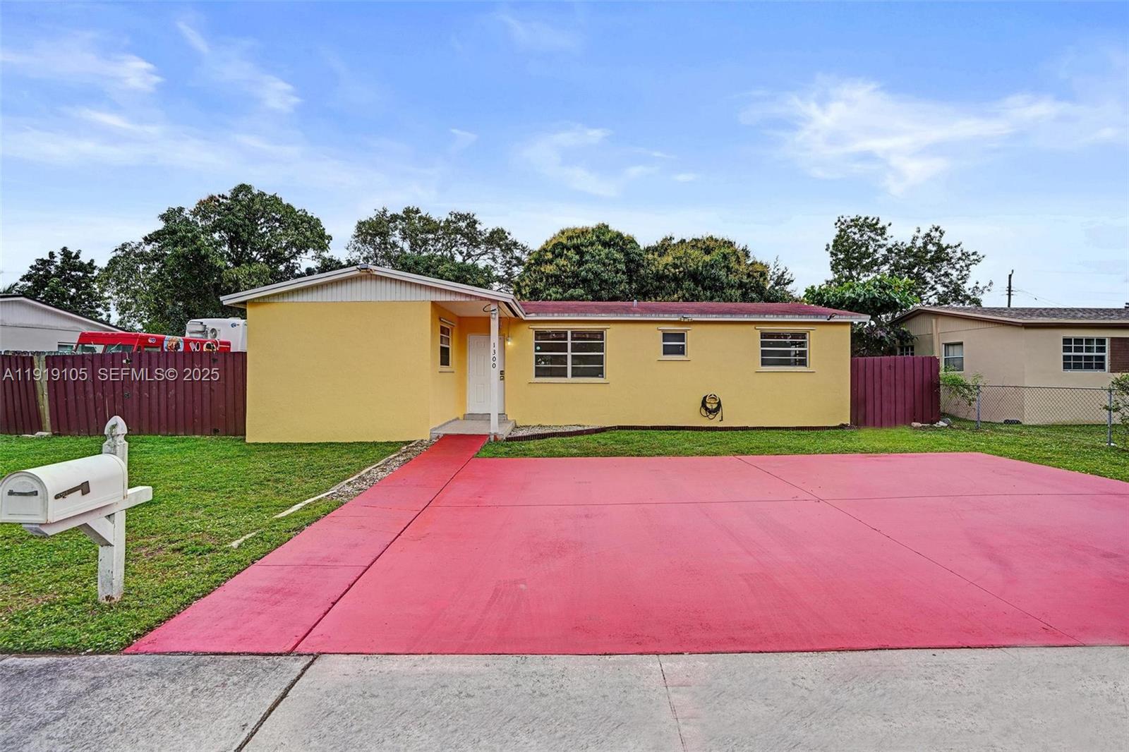 1300 NE 215th St, Miami FL 33179