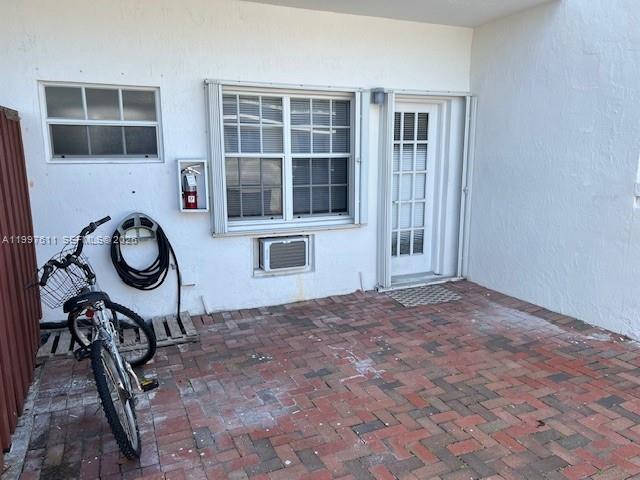 HALLANDALE BEACH, FL — photo 2 of 8