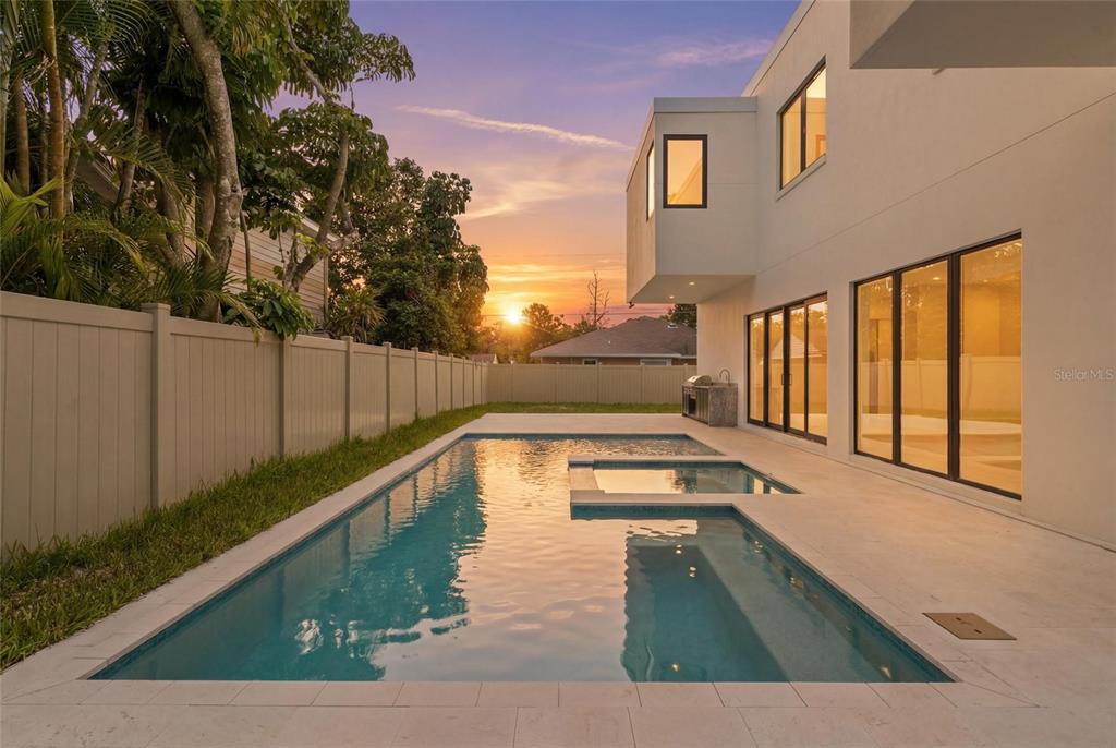 A modern house with a rectangular swimming pool and integrated spa in the backyard — 2604 SYDELLE STREET, SARASOTA, FL