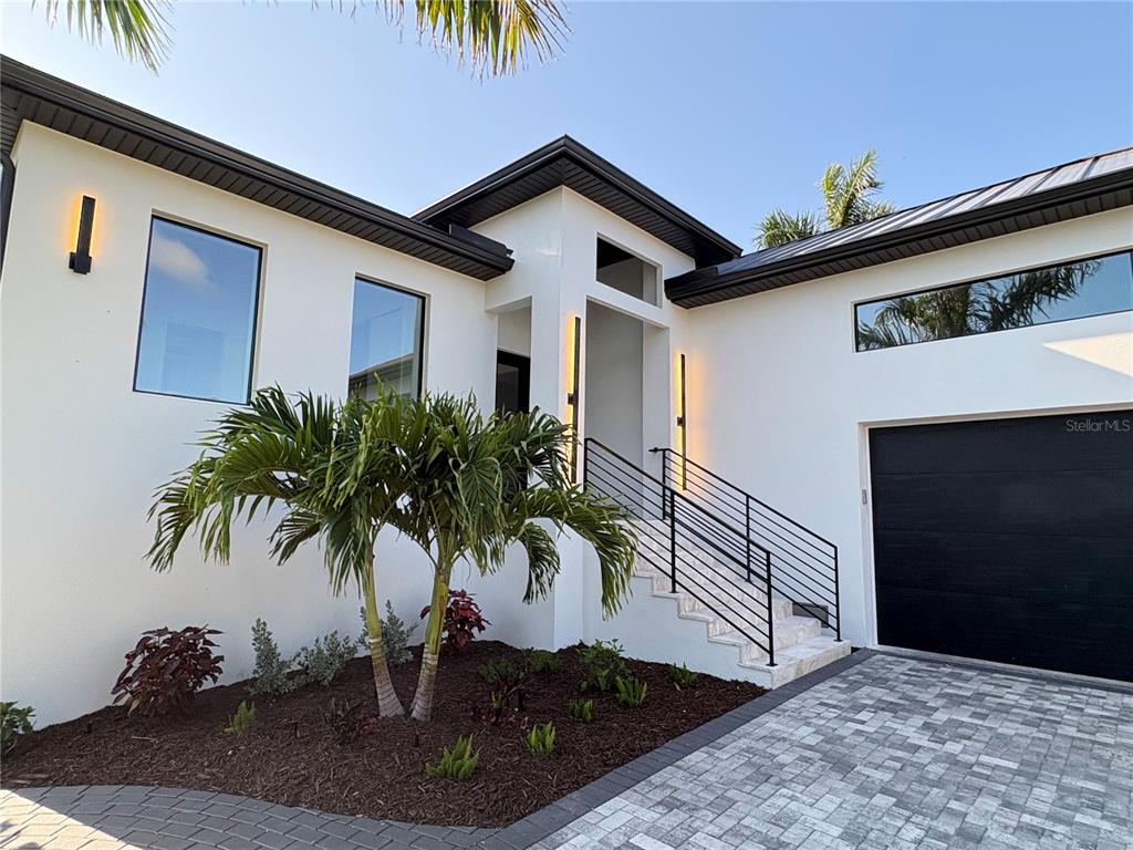 276 ISLAND CIRCLE, SARASOTA, FL — photo 2 of 30