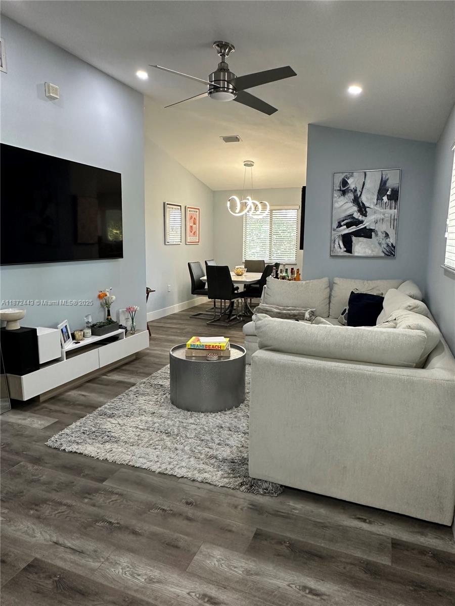 2298 NW 78th Ave # 201, Pembroke Pines FL 33024