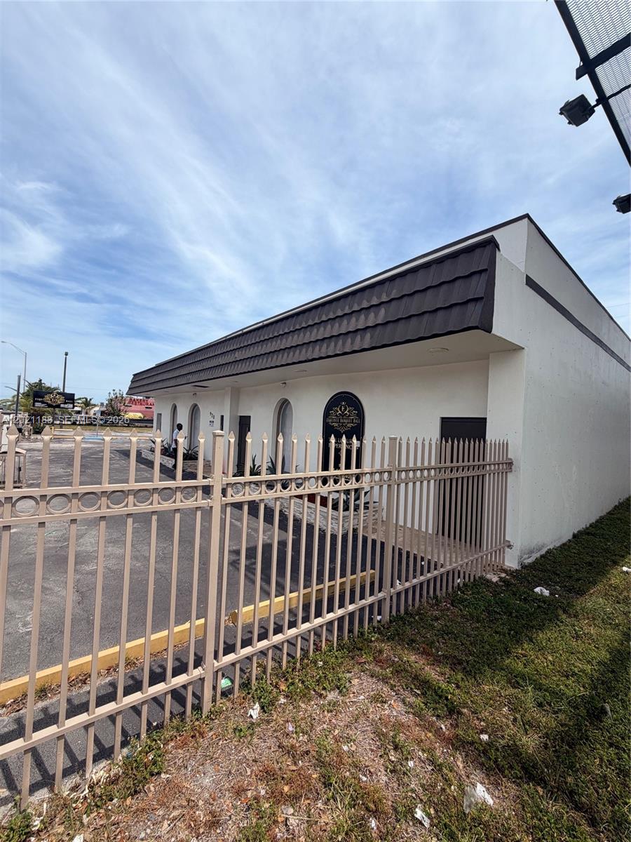 920 NW 119th St, Miami FL 33168