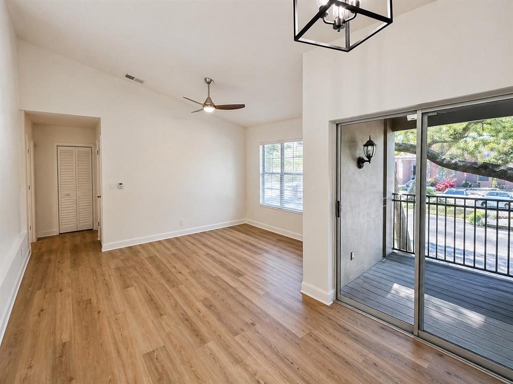 An empty room with wood-look flooring, a ceiling fan, and a sliding door to a balcony — 607 S WESTLAND AVENUE UNIT 19, TAMPA, FL