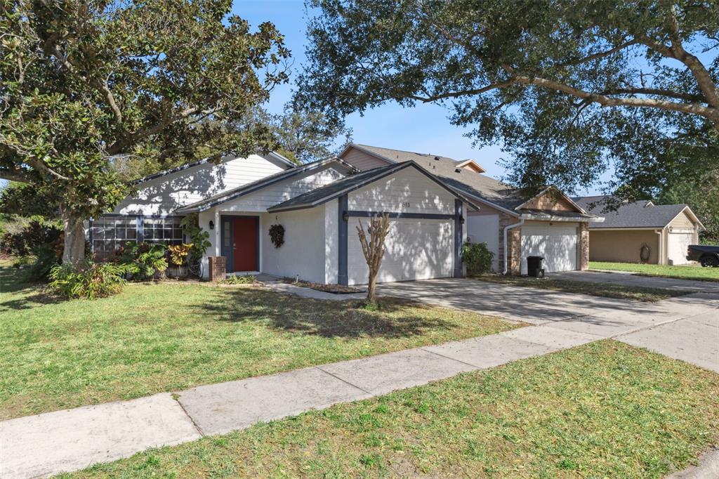 1573 LAWNDALE CIRCLE