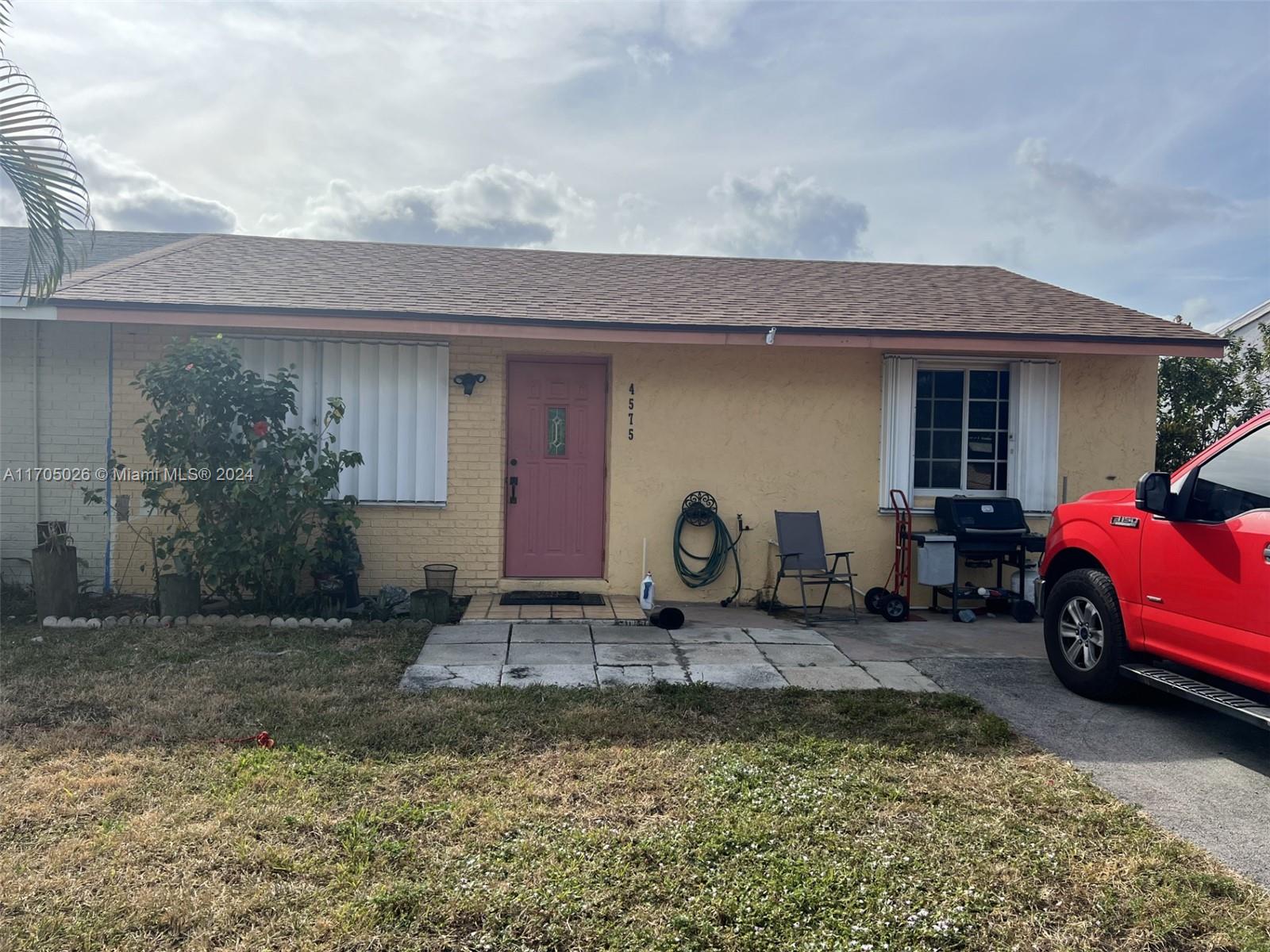 4575 Gladiator Cir, Green Acres FL 33463