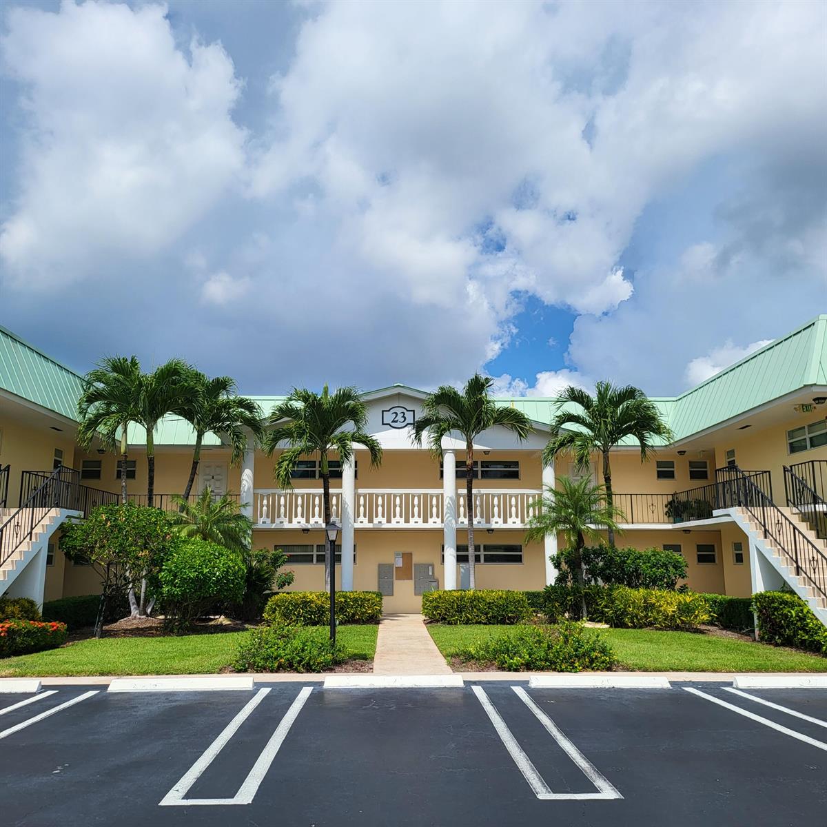 23 Colonial Club Drive # 200, Boynton Beach FL 33435
