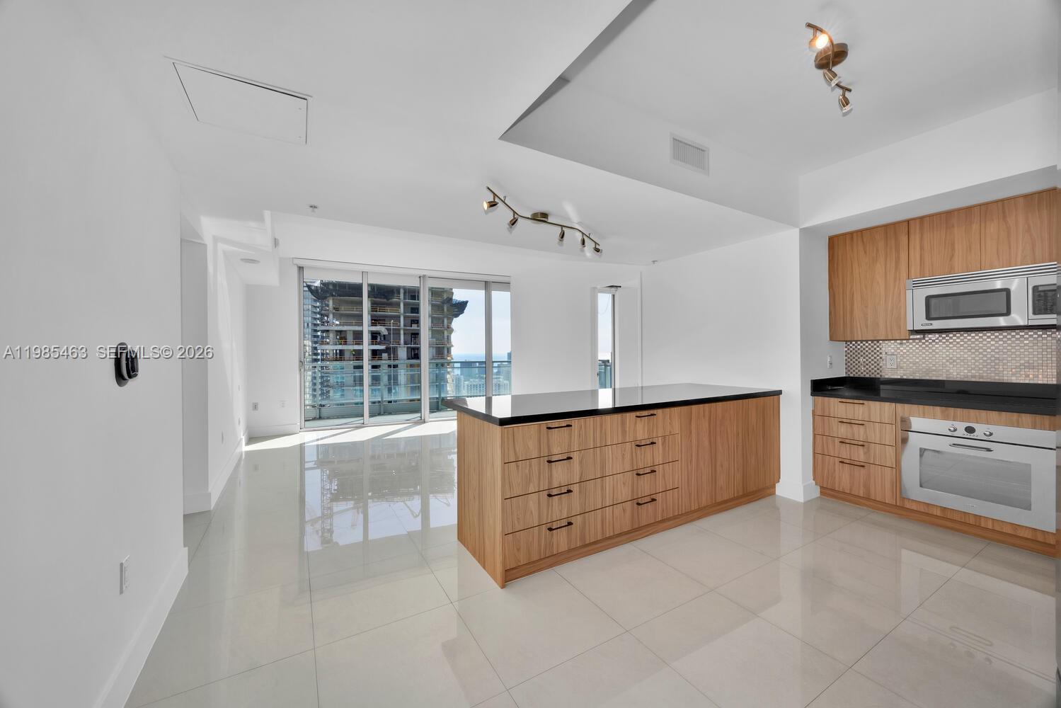 92 SW 3rd St # 3904, Miami FL 33130