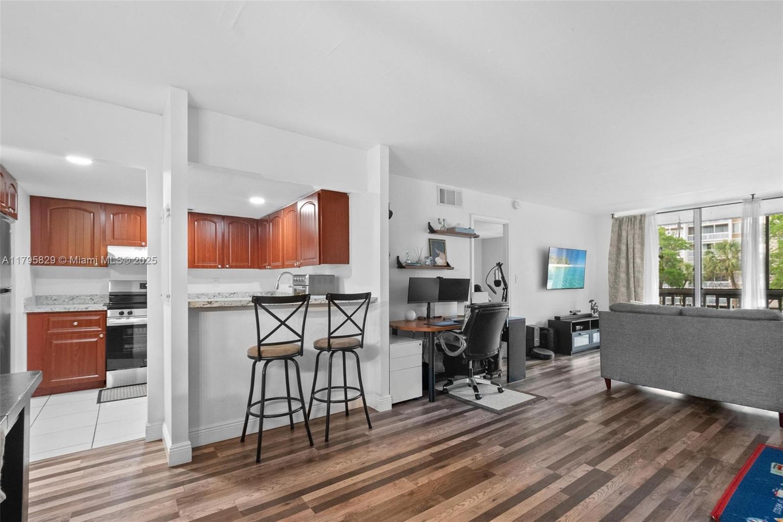 7021 Environ Blvd # 218, Lauderhill FL 33319