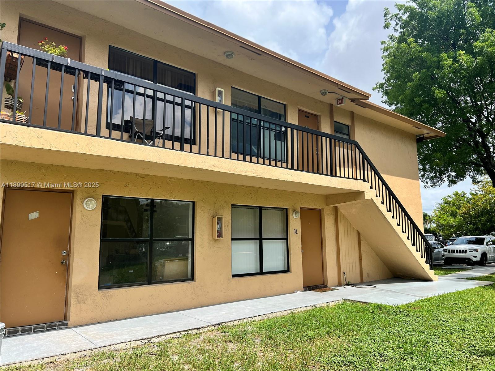 2685 W 66th St # 20, Hialeah FL 33016