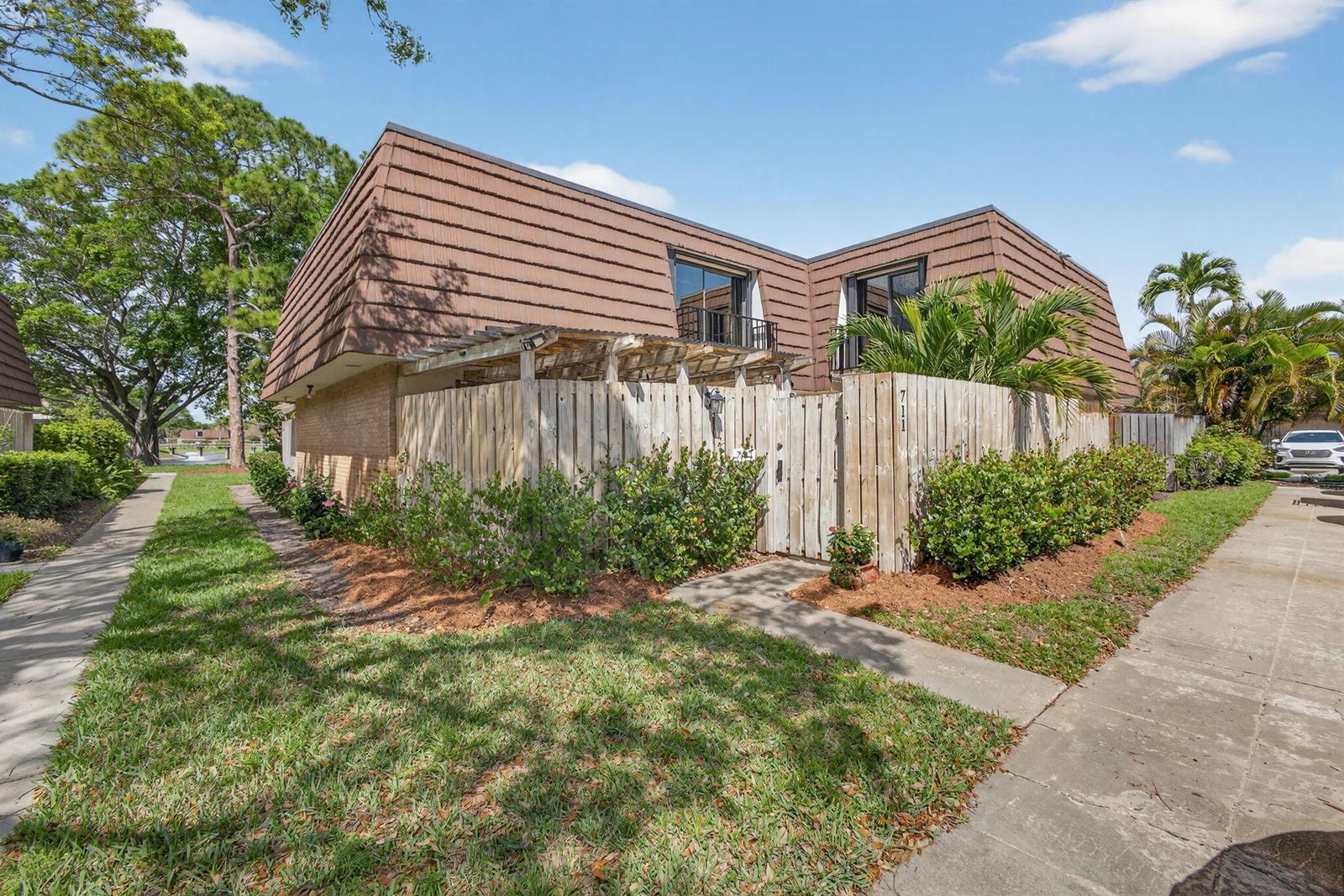 711 7th Lane, Palm Beach Gardens FL 33418