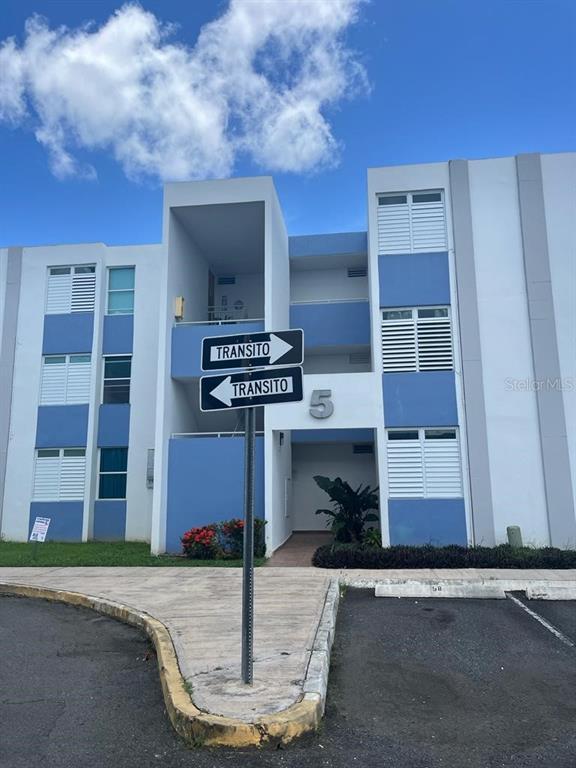 Cond. Garden View AVE. CALDERON UNIT 64