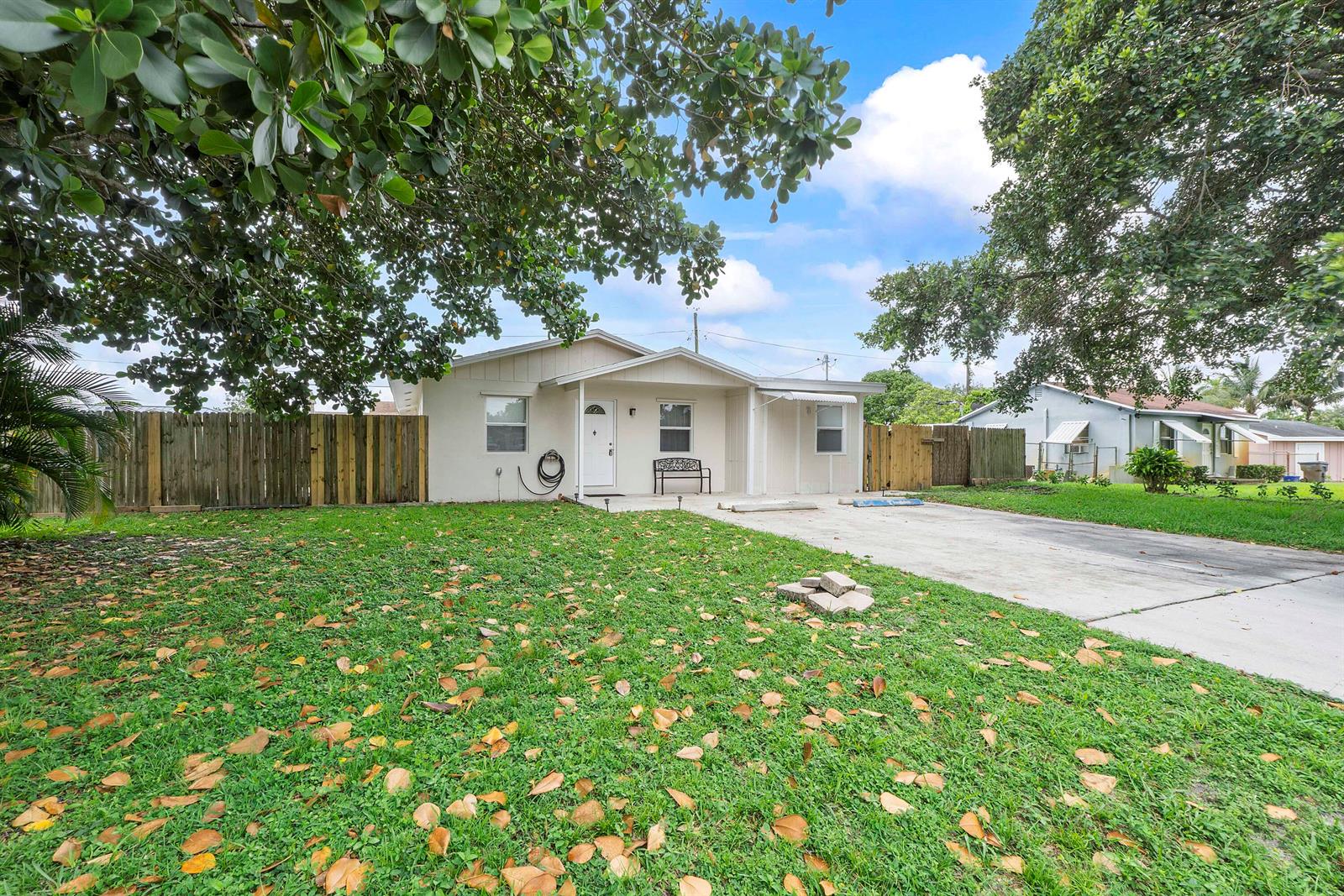 3344 Plaza Place, Lake Worth FL 33462