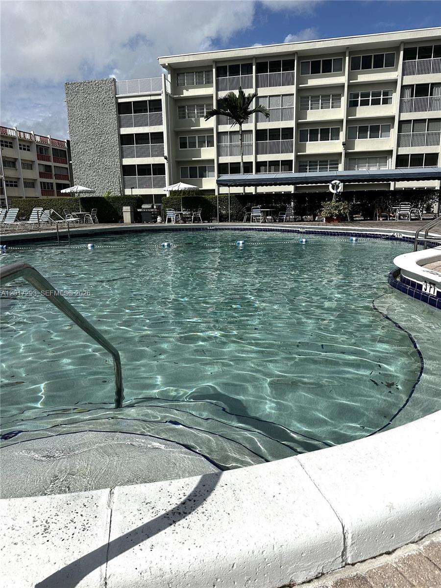 410 SE 2nd St # 415, Hallandale Beach FL 33009