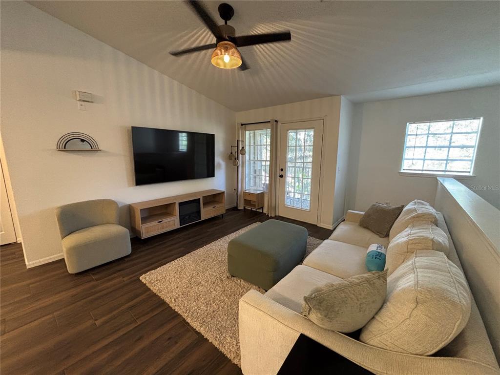 8809 MANOR LOOP UNIT 202, LAKEWOOD RANCH, FL — photo 2 of 9