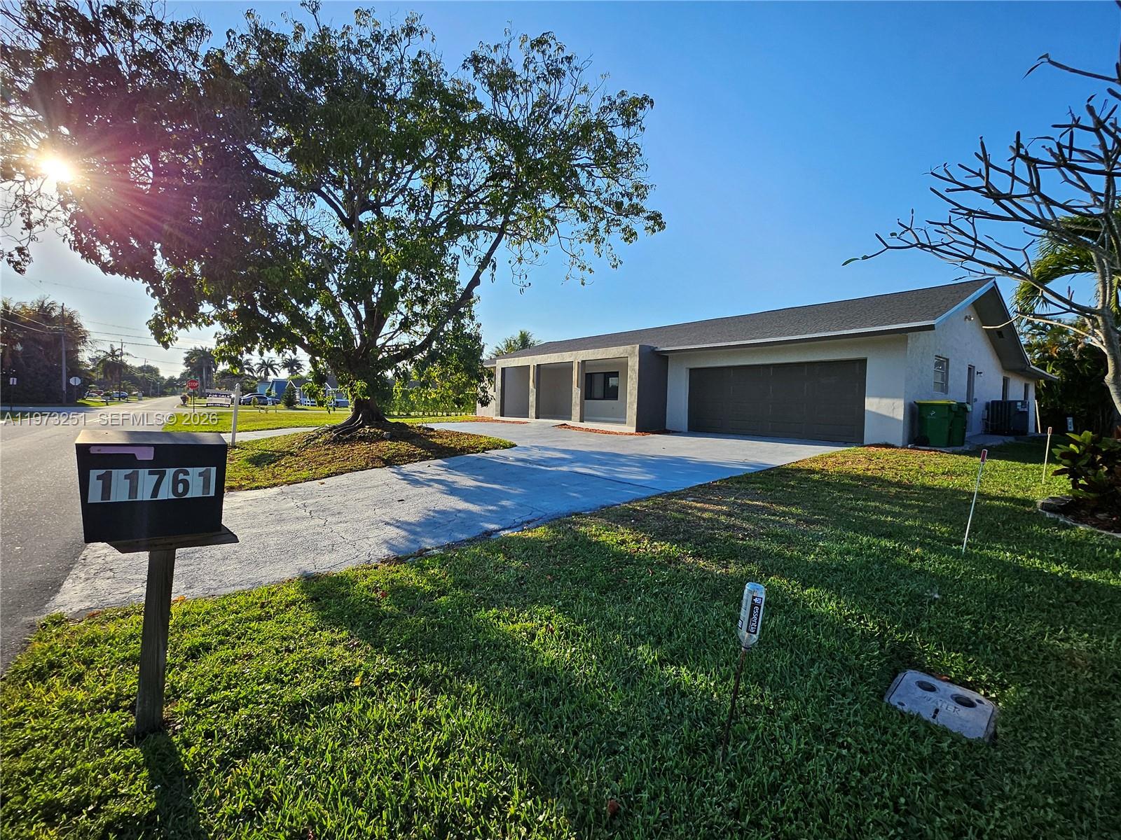 11761 NW 27th Ct, Plantation FL 33323