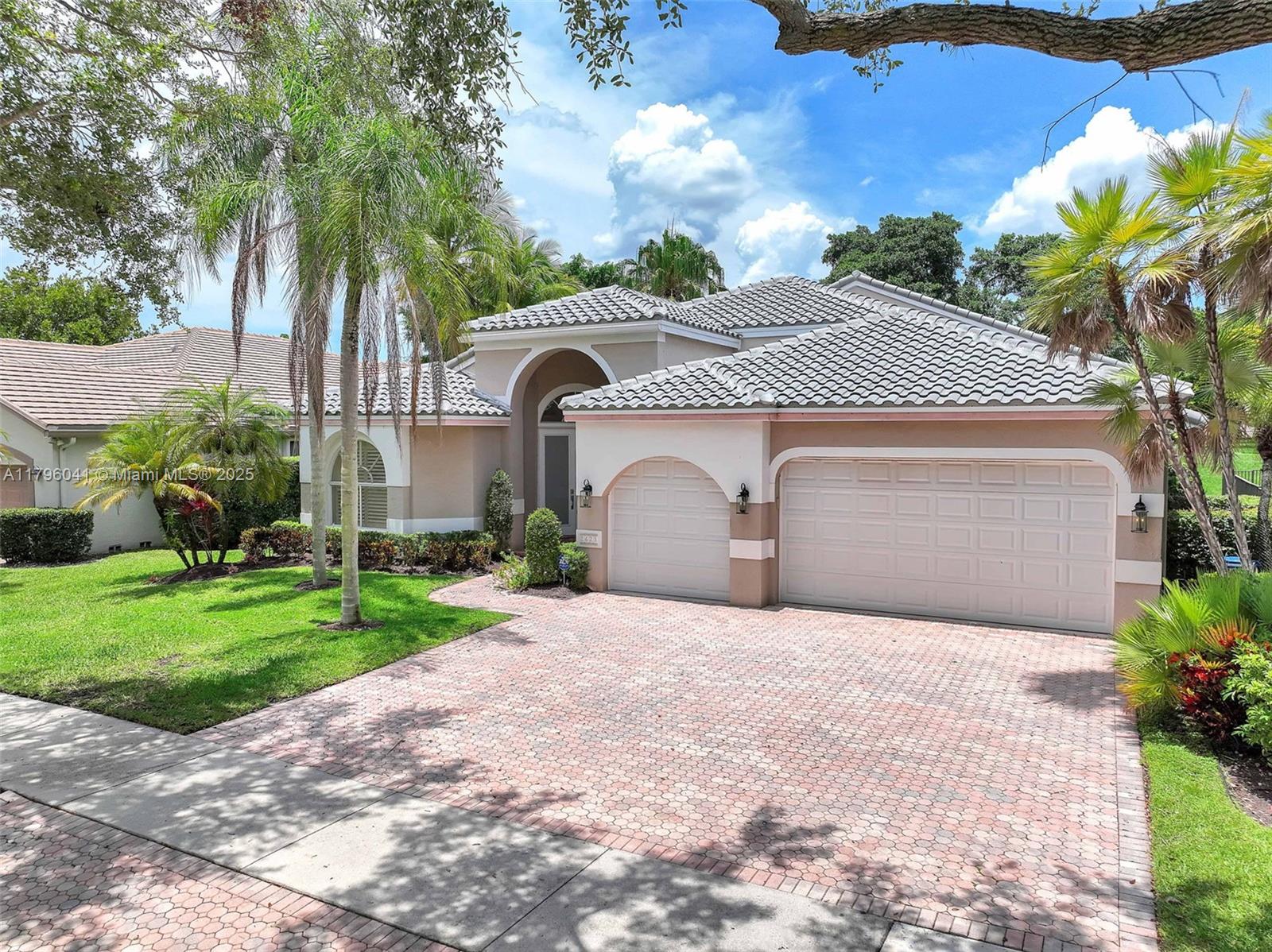 2623 Oakbrook Dr, Weston FL 33332