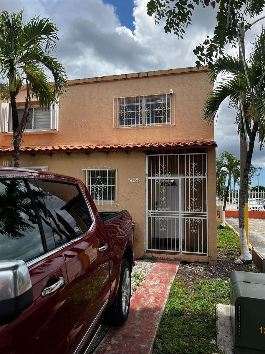 5625 W 17th Ave # 701, Hialeah FL 33012