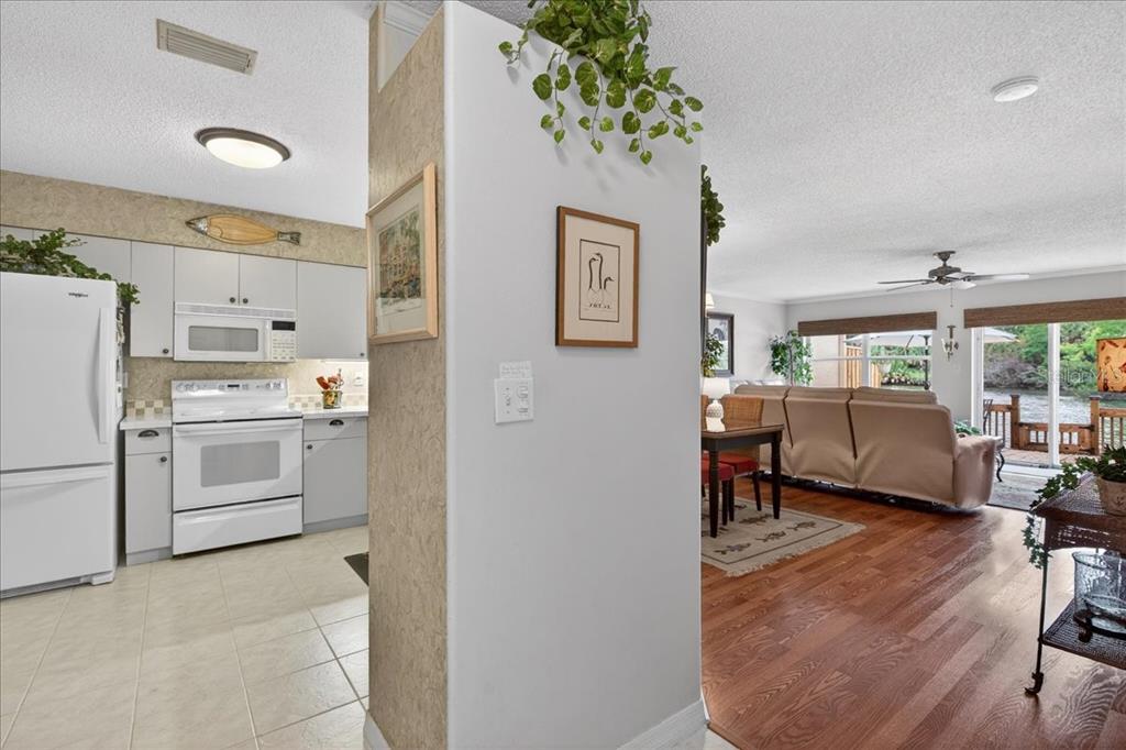 525 LAKE BRIDGE DRIVE, ORMOND BEACH, FL — photo 4 of 30