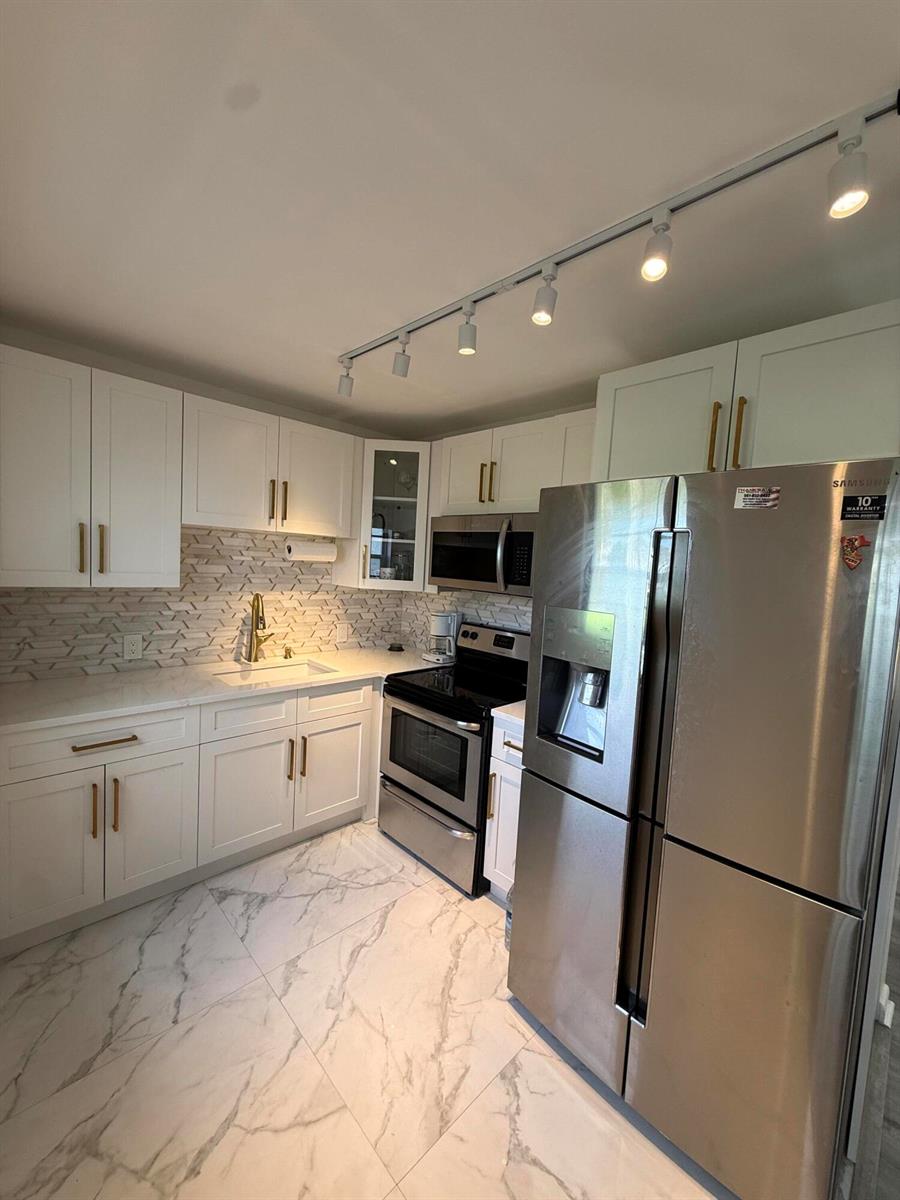 389 Fanshaw J # 389, Boca Raton FL 33434
