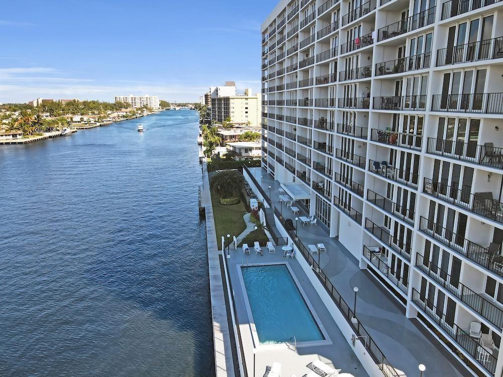 Pool — POMPANO BEACH, FL